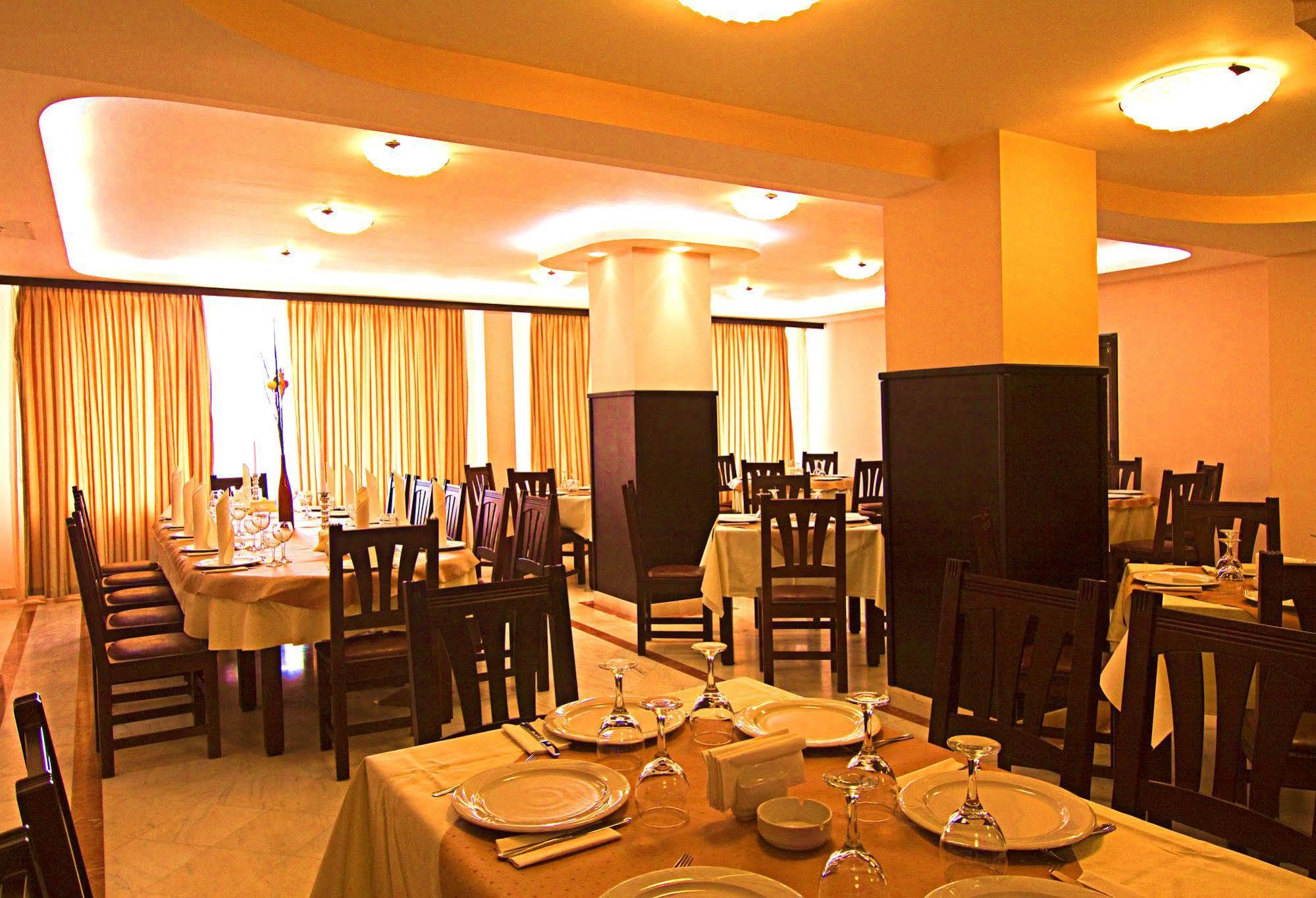 Hotel Floris Кея Екстериор снимка