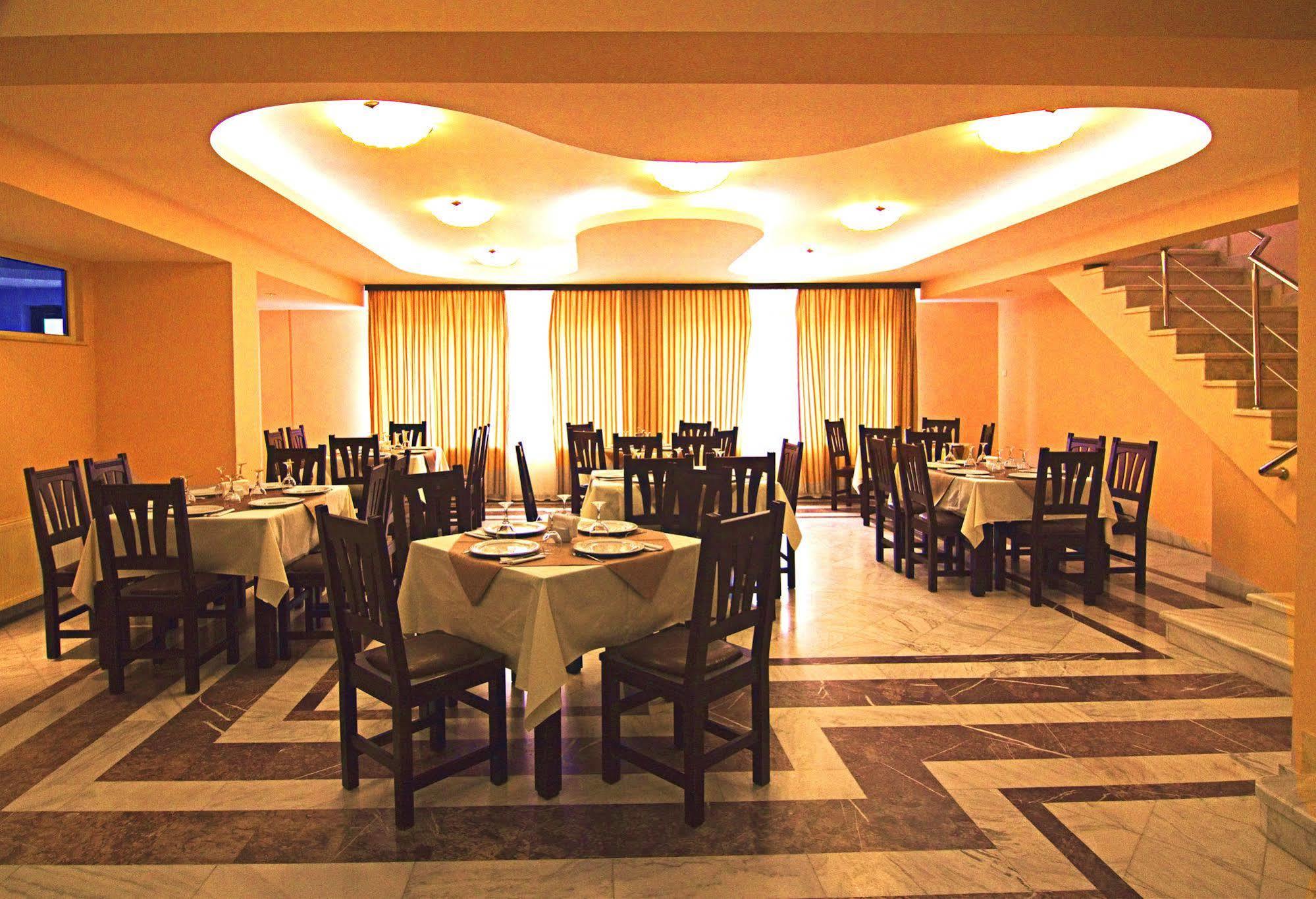 Hotel Floris Кея Екстериор снимка