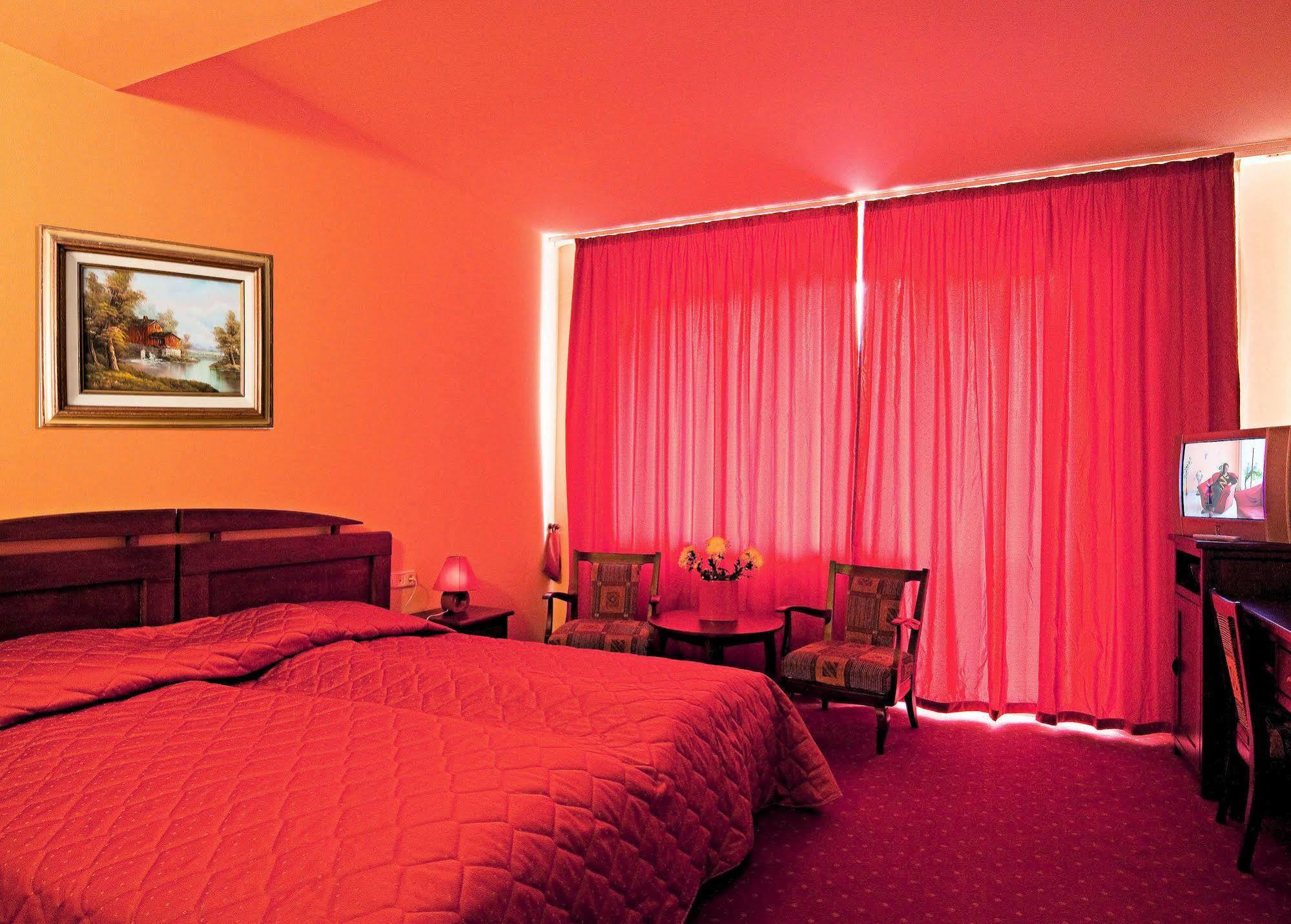 Hotel Floris Кея Екстериор снимка
