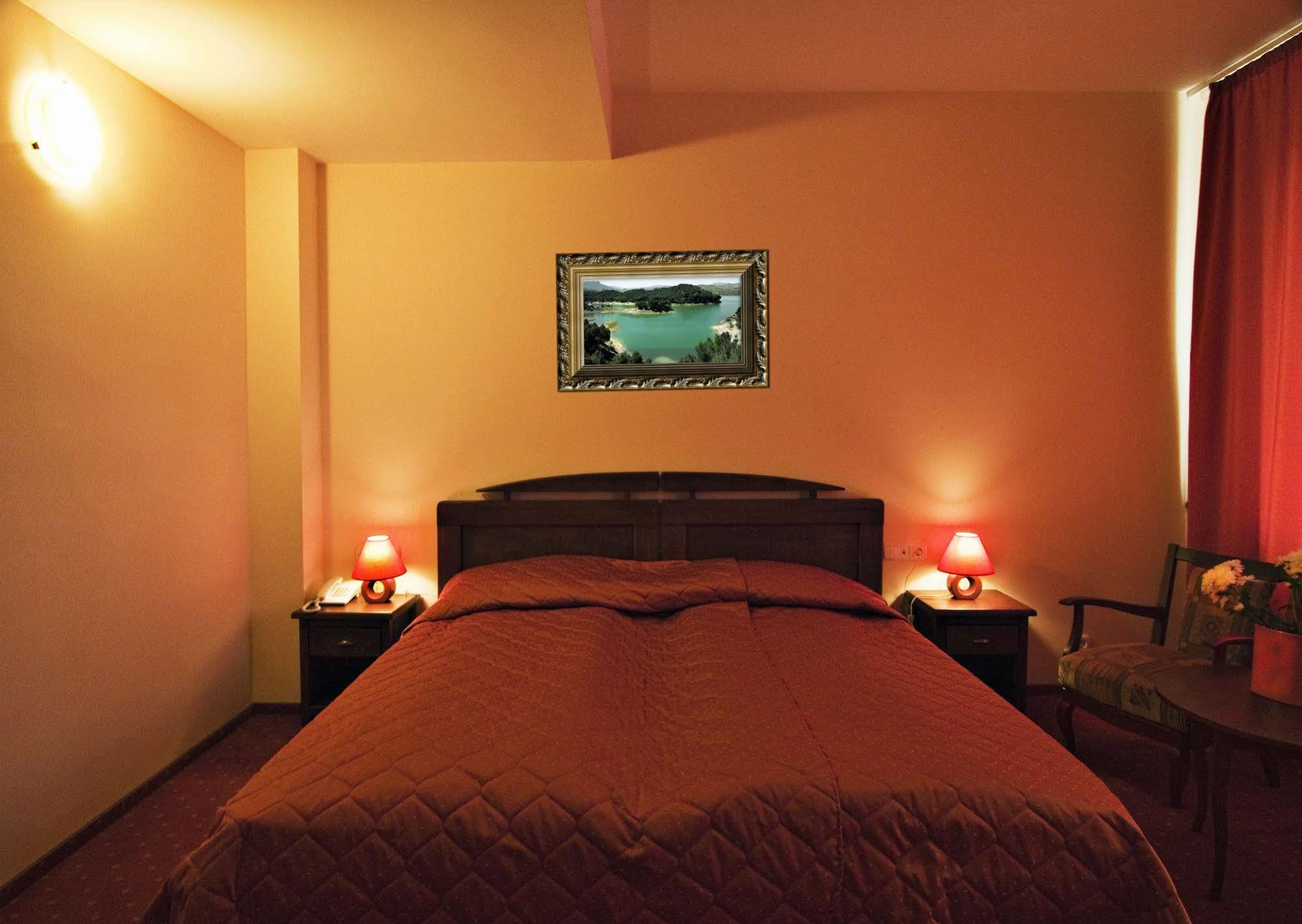 Hotel Floris Кея Екстериор снимка