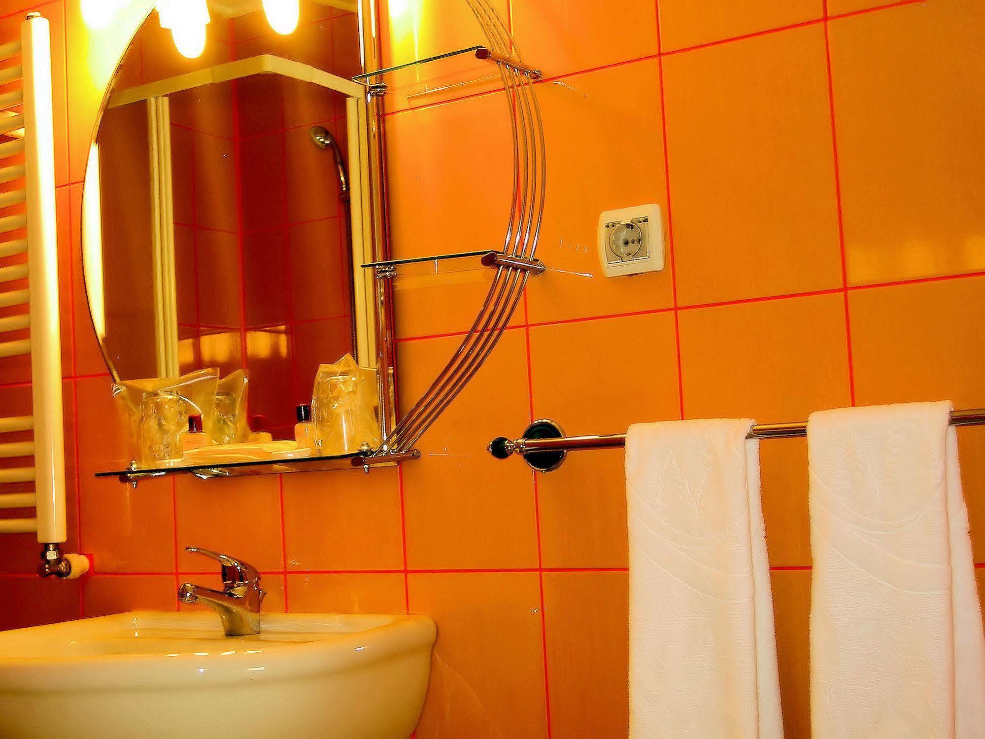 Hotel Floris Кея Екстериор снимка