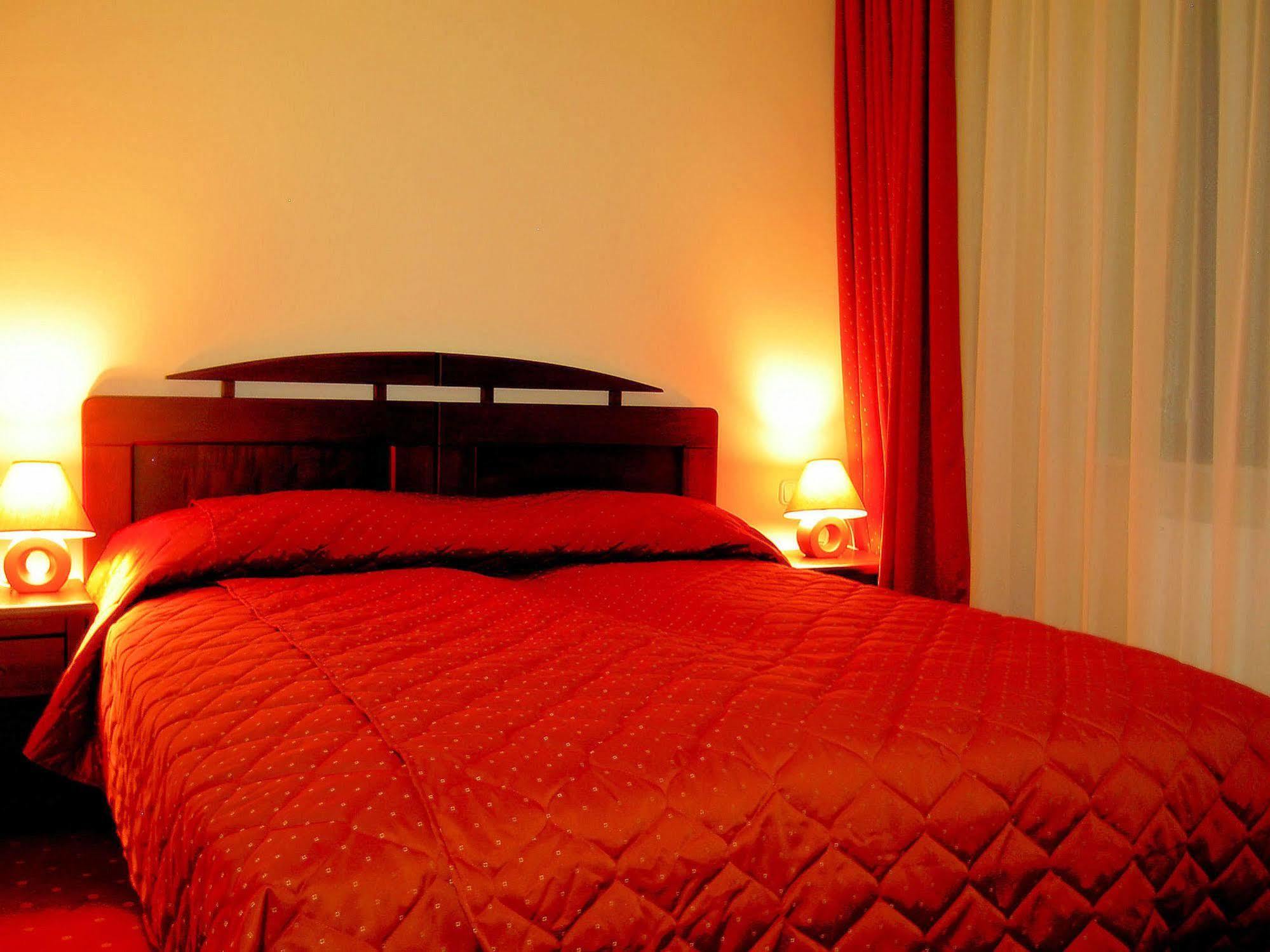 Hotel Floris Кея Екстериор снимка