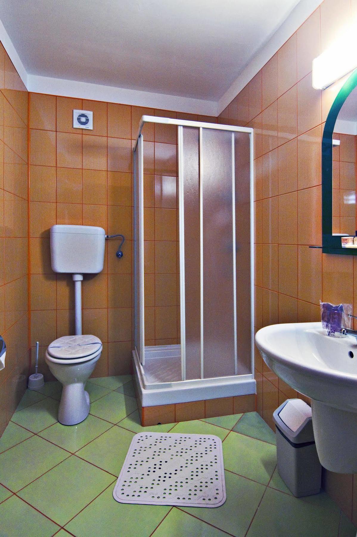 Hotel Floris Кея Екстериор снимка